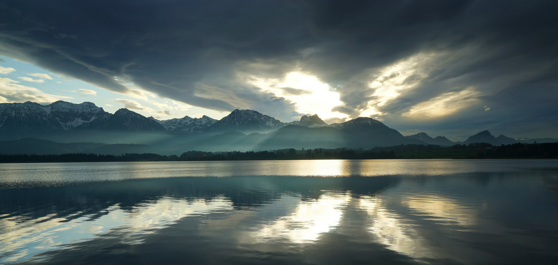 Abends am See.